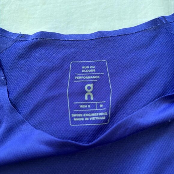 OnCloud Running Tee - Picture 2 of 5